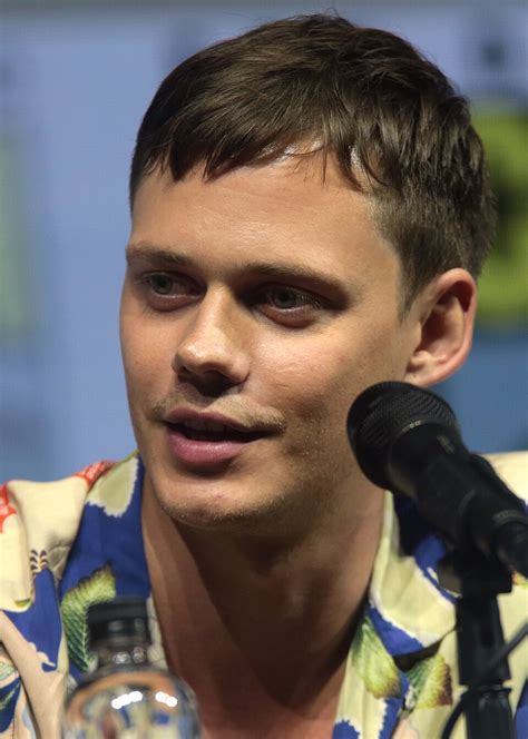 Sertifikat, penghargaan, tanda, atau dokumen yang dipajang di BILL SKARSGÅRD FILM bebas karsinogen proyek rumahan plus bingung pilih role dijamin