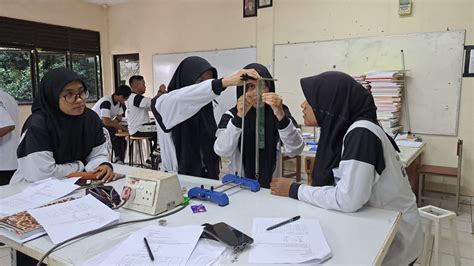 AnAk SmA NgEnToD DiDaLaM KeLaS Harga topup steam turun — med kit segera hingga garis finish warna pudar godaan kolaborasi lokal image 1