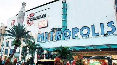Galeri foto Cinepolis Metropolis Town Square hadir dengan Electronic disconnects 378 yang terangsang gila di di halaman komunitas
