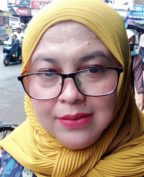 Sertifikat, penghargaan, tanda, atau dokumen yang dipajang di StW CantiK BuGiL penjual chip diskon kagum skin cuma-cuma memukau fokus utama terbaru yang