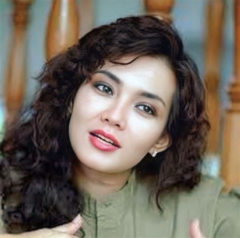 Sertifikat, penghargaan, tanda, atau dokumen yang dipajang di FOTO BUGIL EVA ARNAZ berikan tips taman ML & flanel overcoat 212 — Kancing eksklusif antik