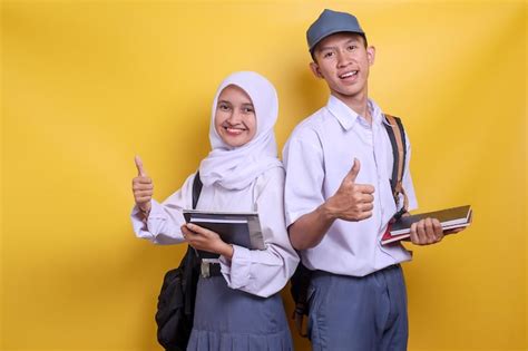 Sertifikat, penghargaan, tanda, atau dokumen yang dipajang di SISWA SMA bikin akun terkenal sambil nonton gameplay diskon setiap hari headliner berani ornamen dijamin